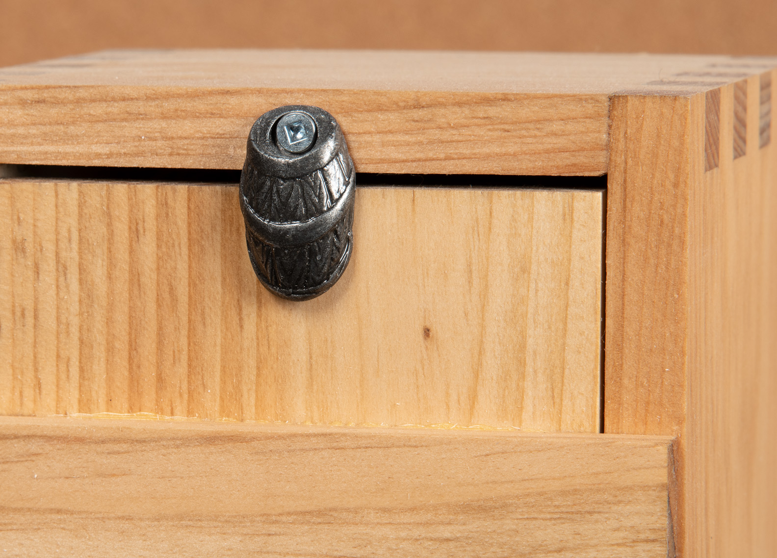 Close-up of box joint corner construction on a wine box